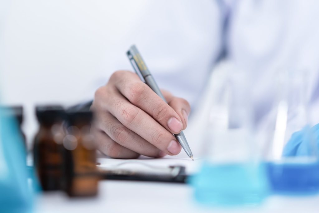 Proktolojı cerrahisi, anorektal bölgede (anal kanal, makat ve çevresi) ortaya çıkan hastalıkların tanı ve tedavisine odaklanan bir cerrahi dalıdır.Perianal Fistül